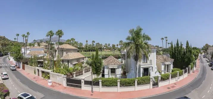 Sale of townhouse in Nueva Andalucía 0