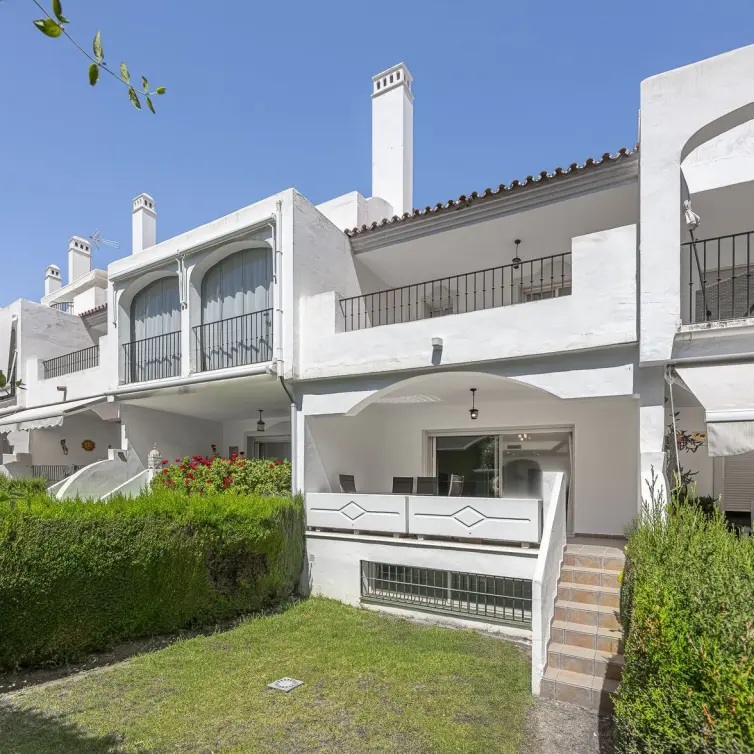 Продажа таунхауса в Nueva Andalucía