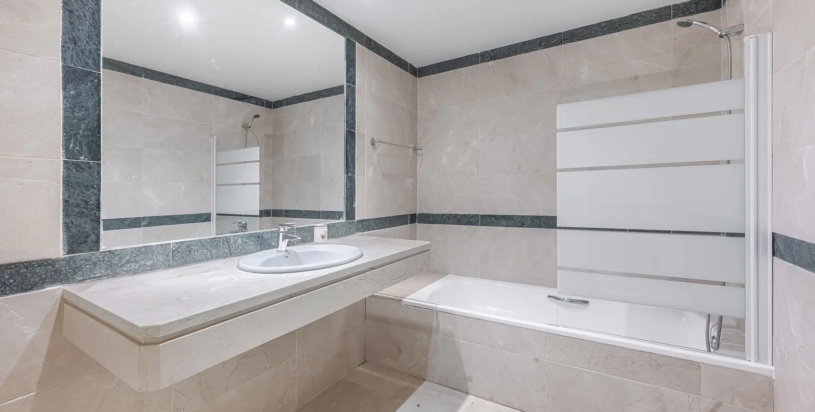 Sale of townhouse in Nueva Andalucía 23