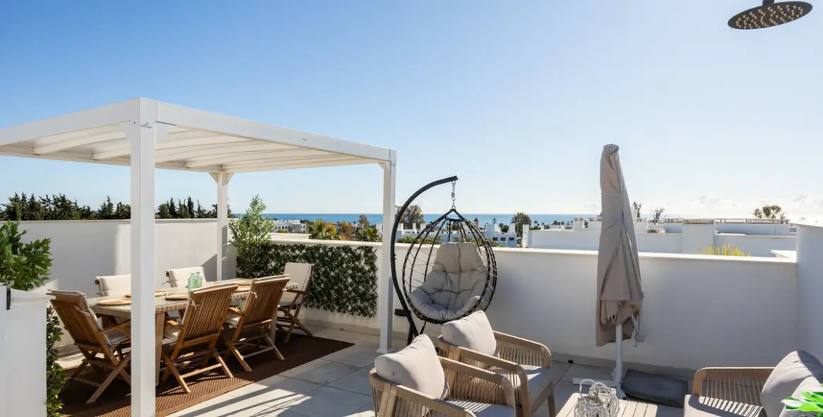 Sale of townhouse in Estepona 1