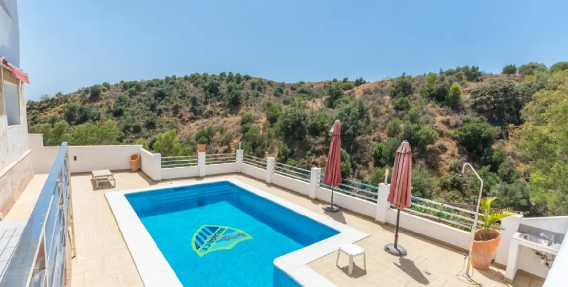 Продажа  отдельно стоящей виллы в Mijas Costa 1