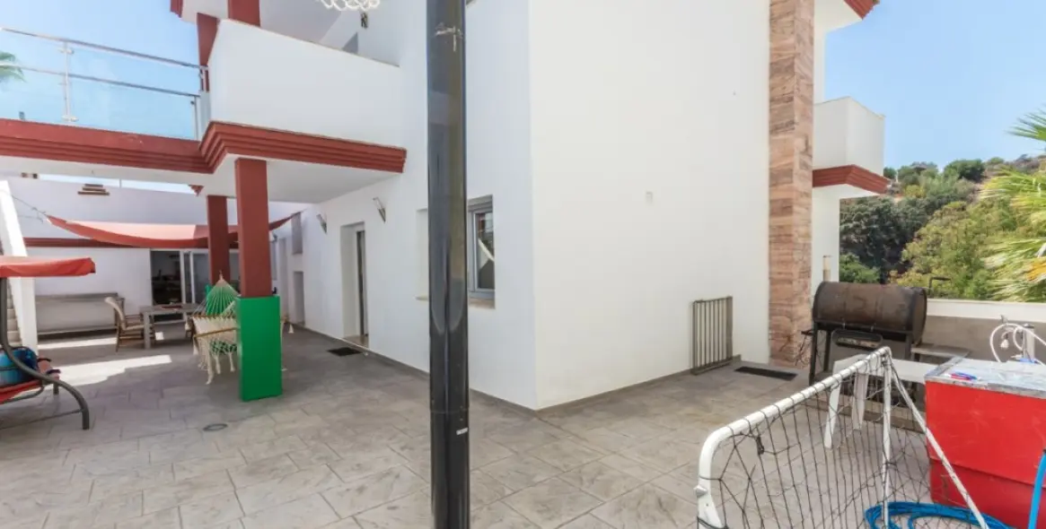 Продажа  отдельно стоящей виллы в Mijas Costa 6