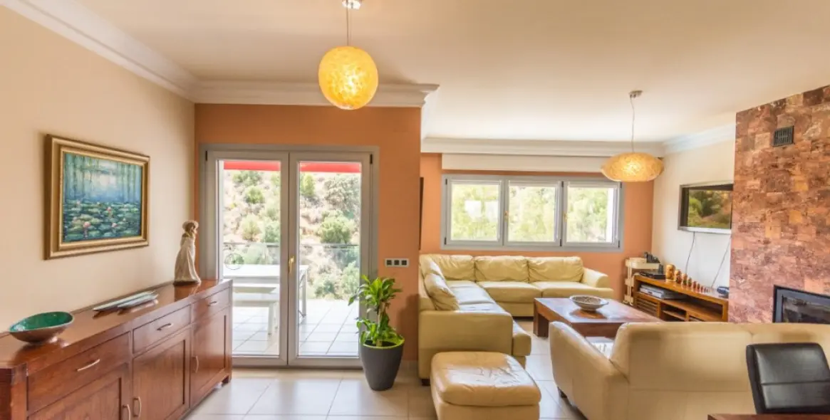 Продажа  отдельно стоящей виллы в Mijas Costa 10