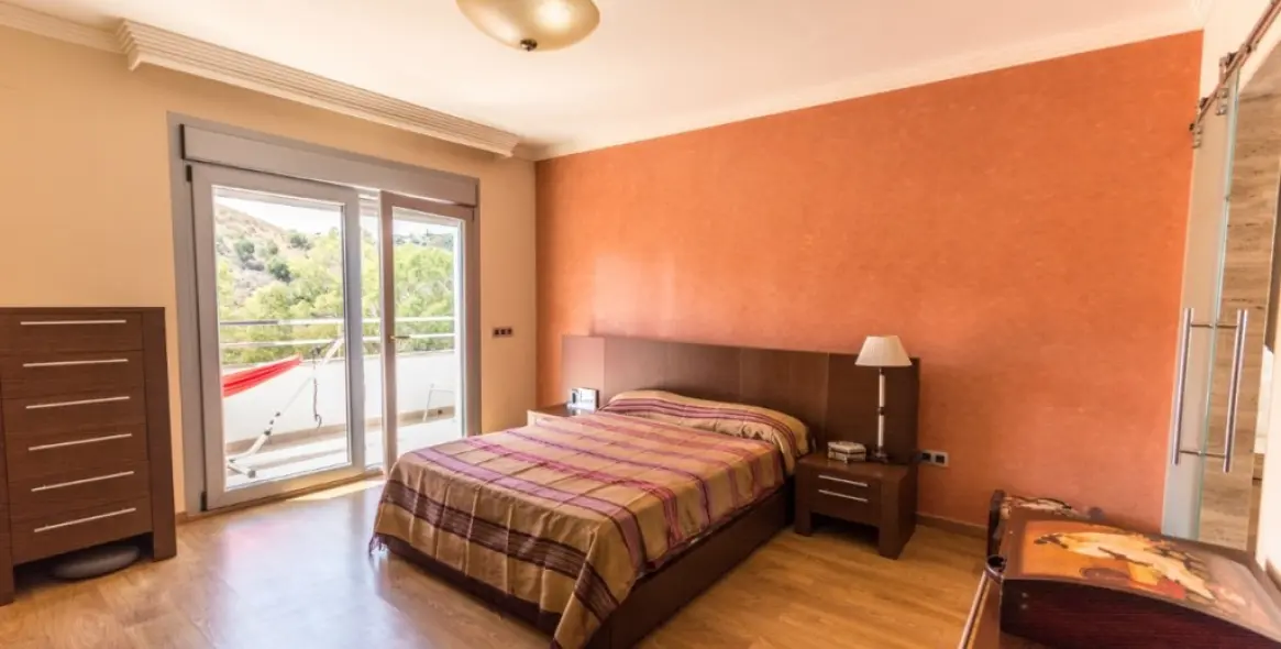 Продажа  отдельно стоящей виллы в Mijas Costa 19