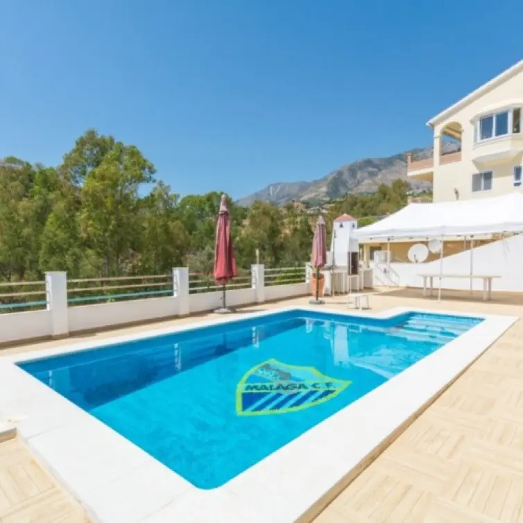 Продажа  отдельно стоящей виллы в Mijas Costa
