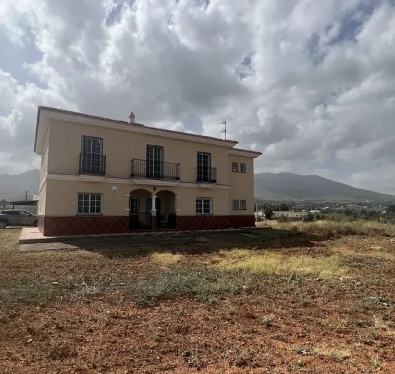 Venta de finca - cortijo en Alhaurín de la Torre