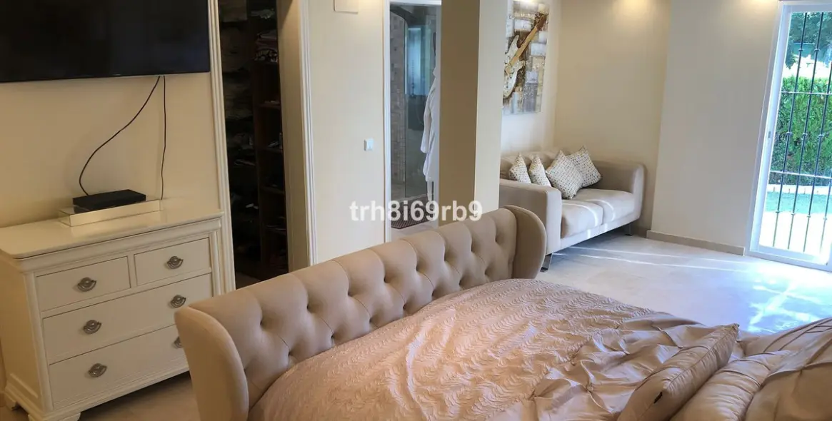 Sale of detached villa in Benamara 16