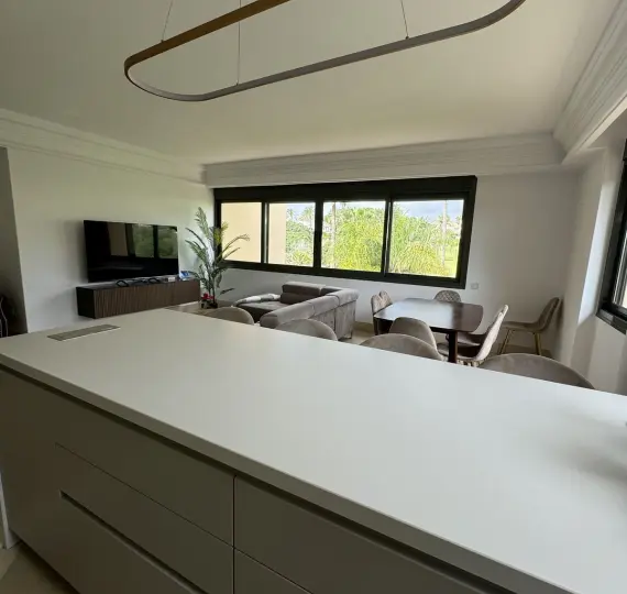 Venta de apartamento en planta media en Nueva Andalucía