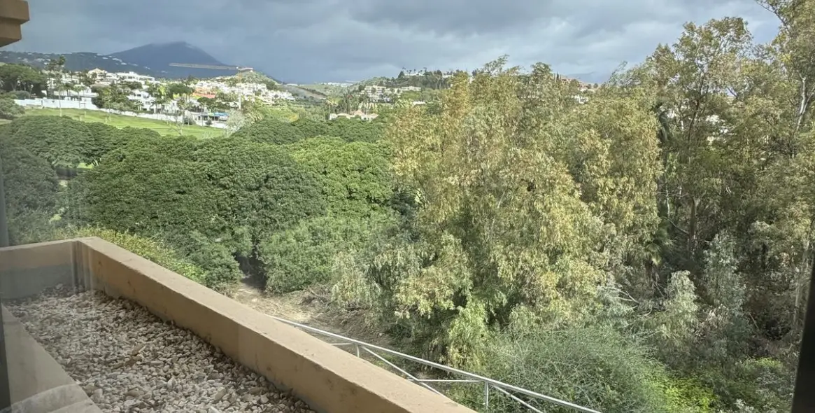 Продажа апартаментов на среднем этаже в Nueva Andalucía 14