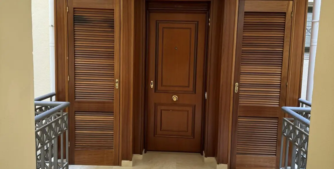 Venta de apartamento en planta media en Nueva Andalucía 25