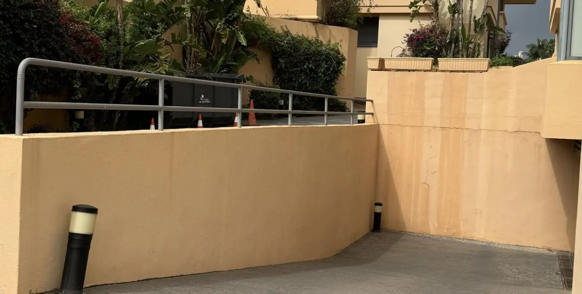 Venta de apartamento en planta media en Nueva Andalucía 27