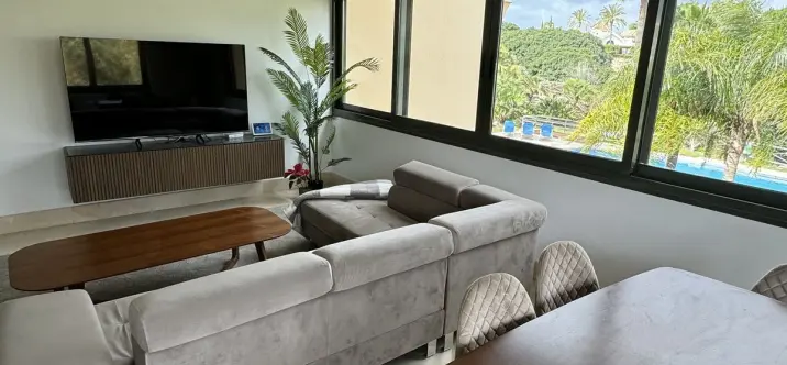 Venta de apartamento en planta media en Nueva Andalucía 3