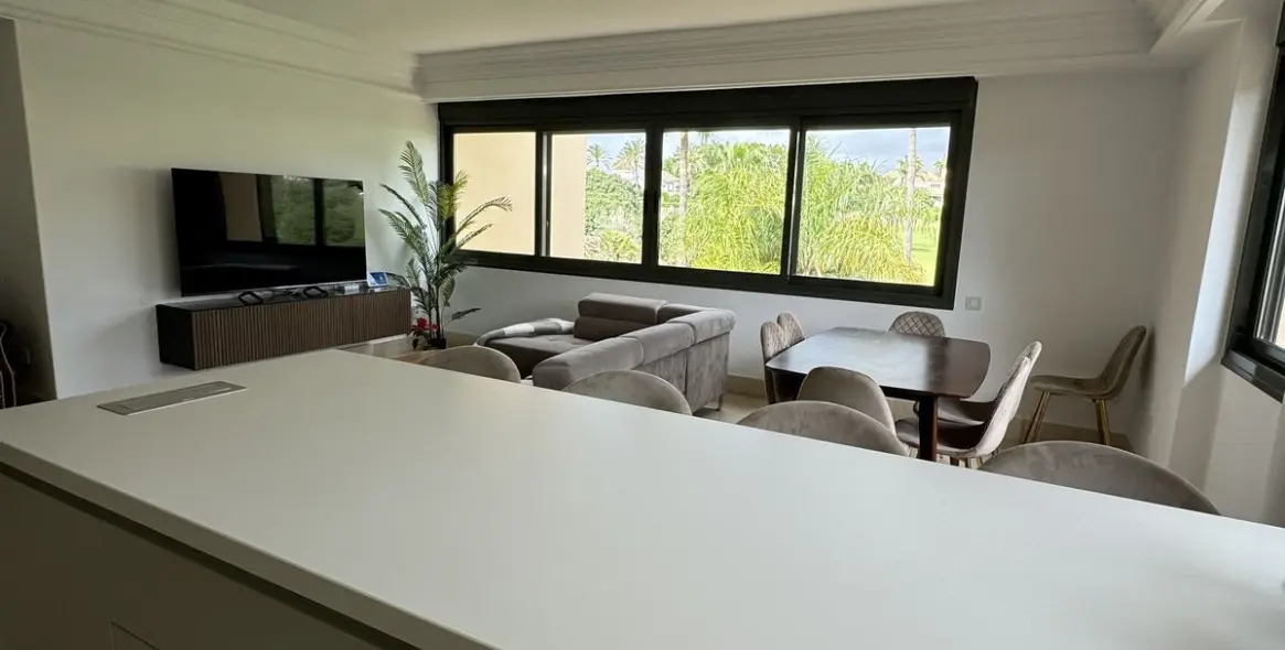 Venta de apartamento en planta media en Nueva Andalucía 5