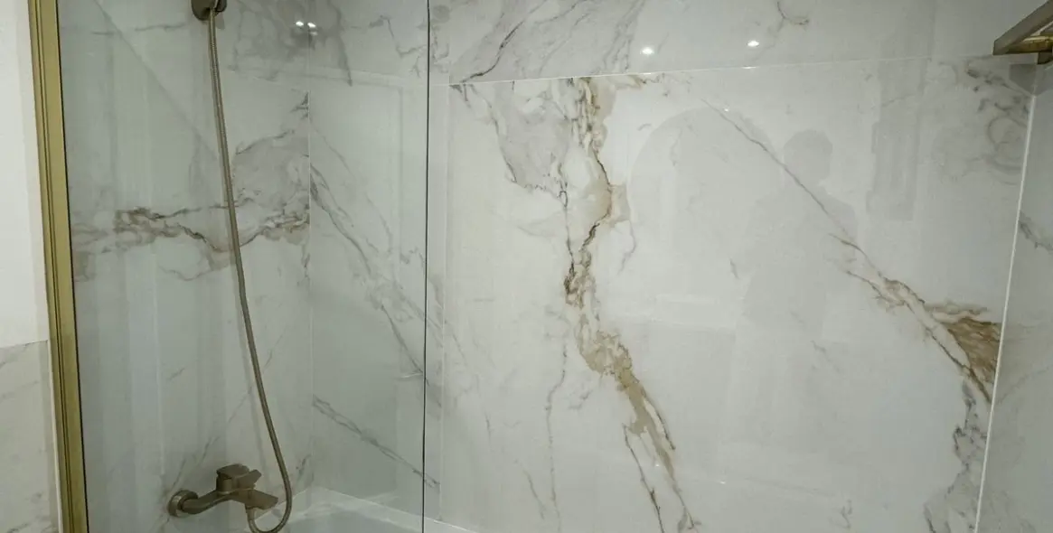 Venta de apartamento en planta media en Nueva Andalucía 17