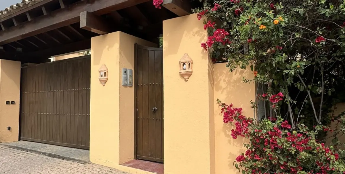 Venta de apartamento en planta media en Nueva Andalucía 30