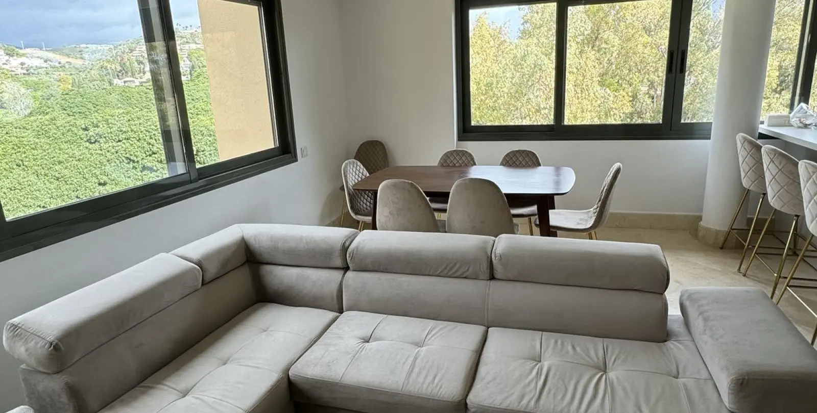 Sale of middle floor apartment in Nueva Andalucía 2