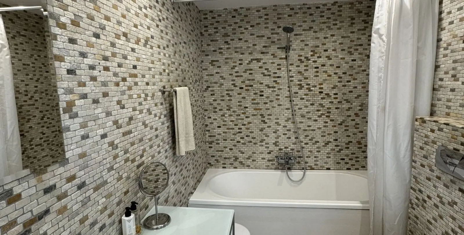 Sale of middle floor apartment in Nueva Andalucía 13