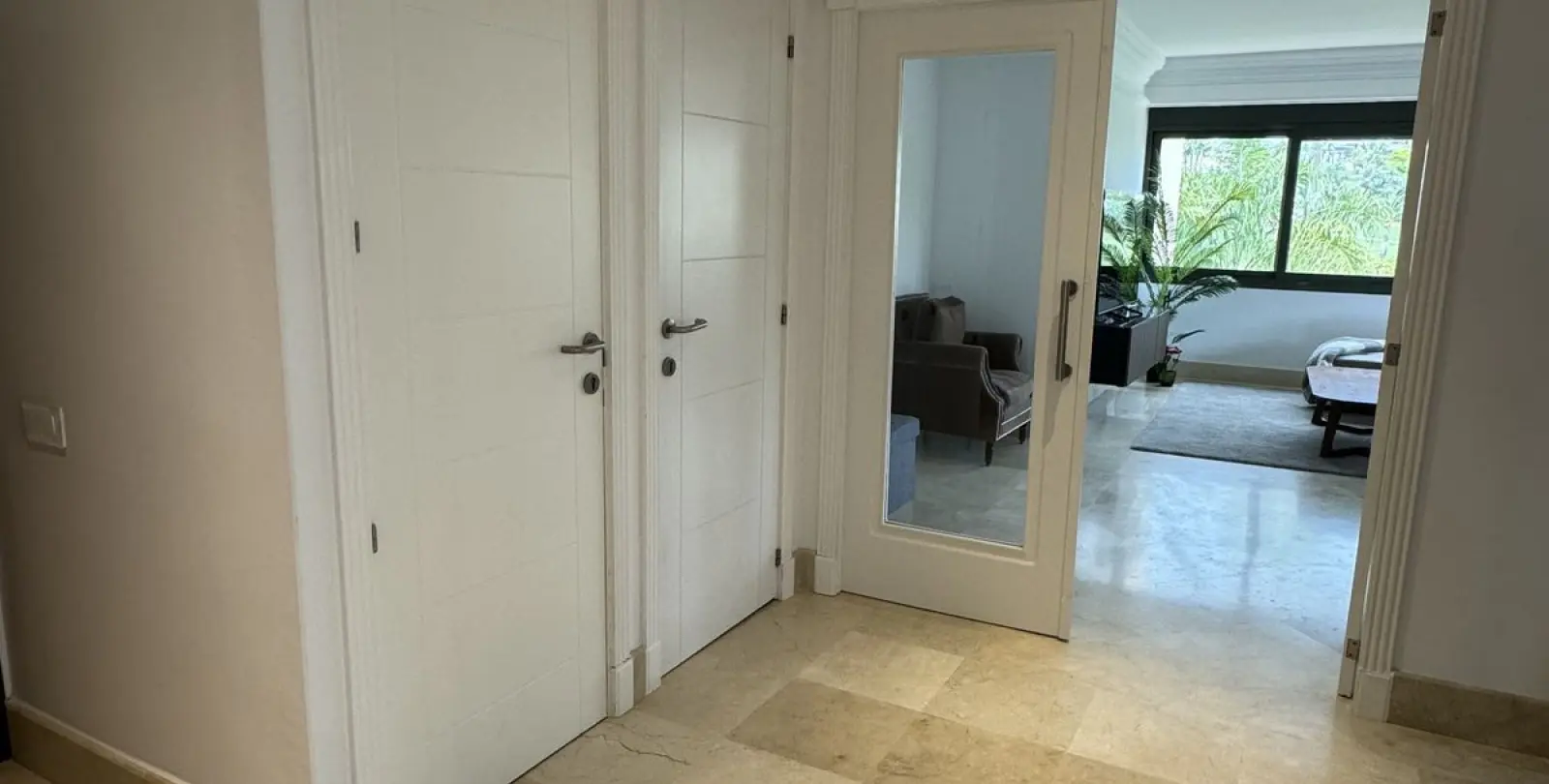 Sale of middle floor apartment in Nueva Andalucía 22
