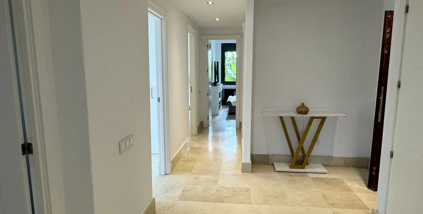 Sale of middle floor apartment in Nueva Andalucía 23
