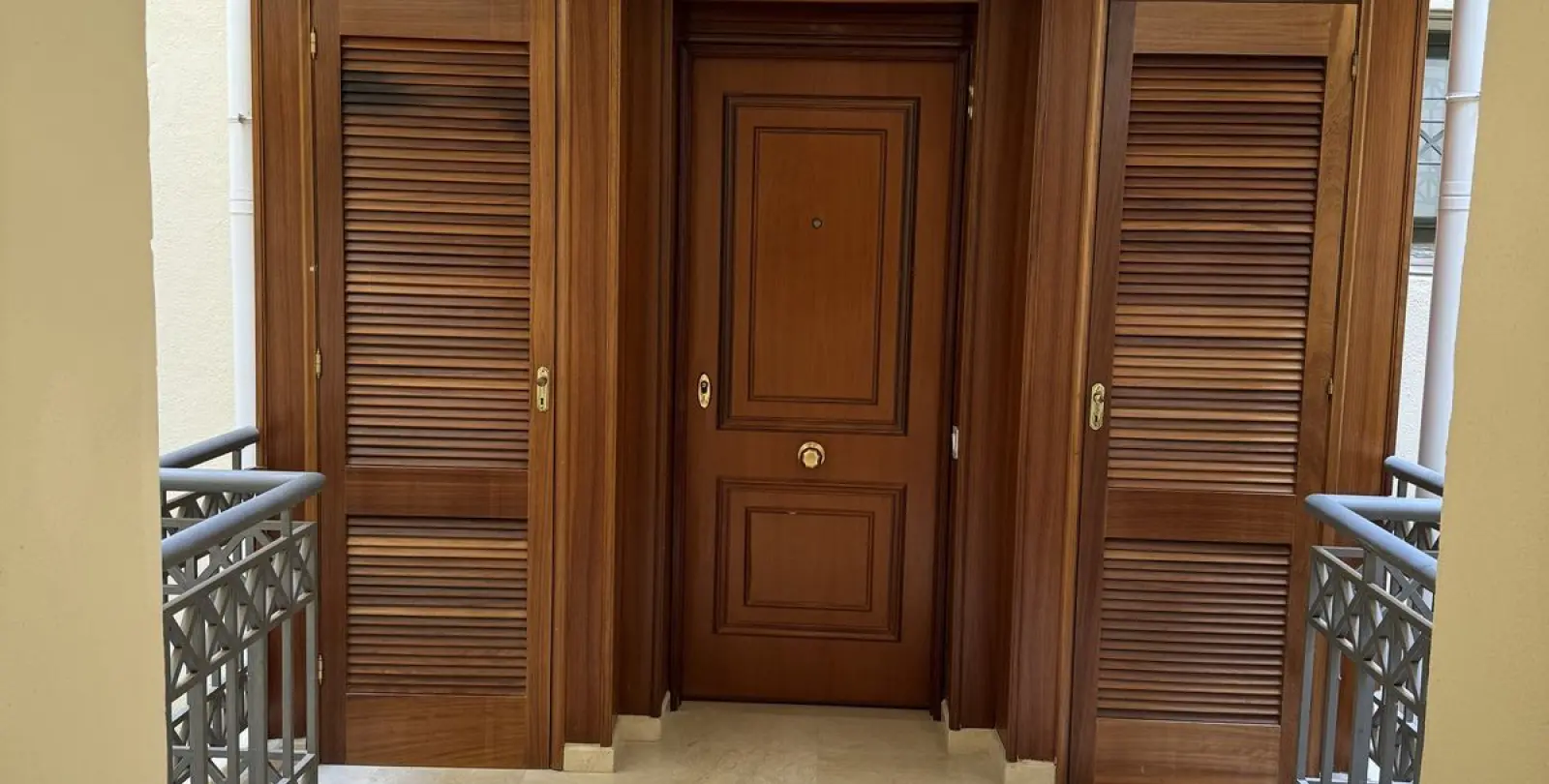 Sale of middle floor apartment in Nueva Andalucía 25