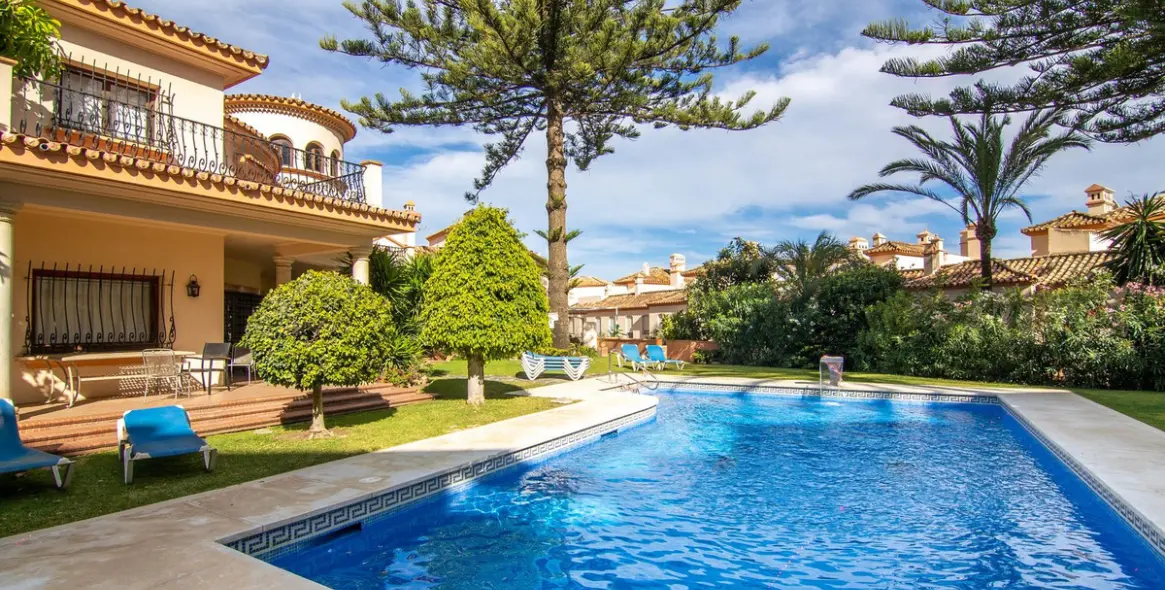 Продажа таунхауса в Estepona 10