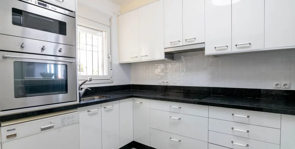 Продажа таунхауса в Estepona 13