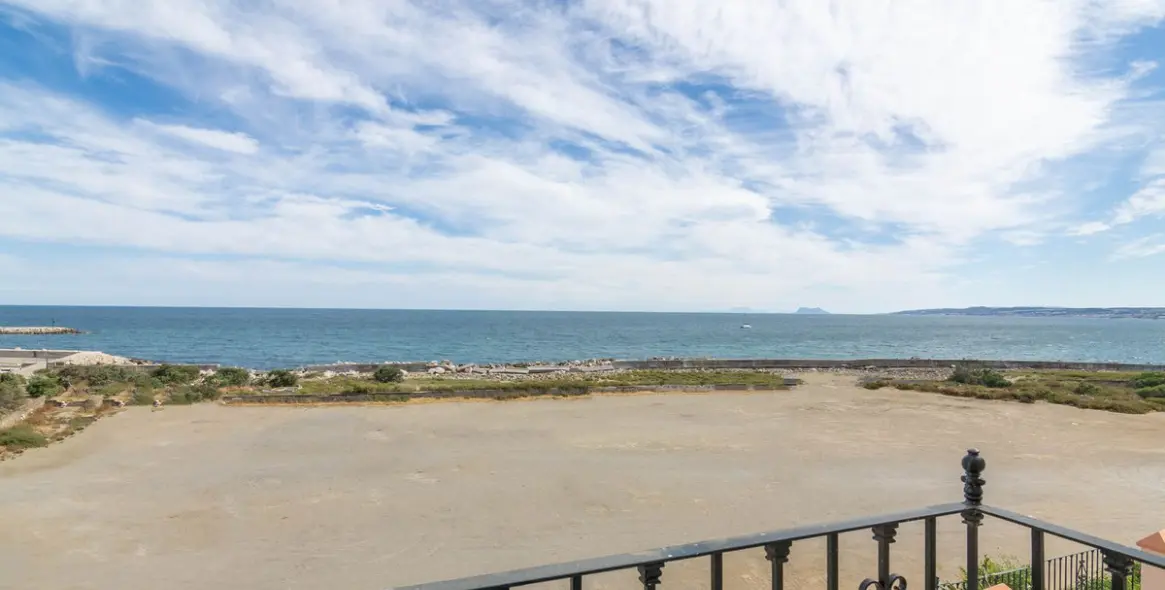 Sale of townhouse in Estepona 27