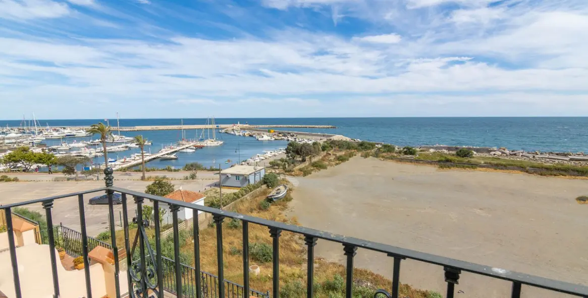 Sale of townhouse in Estepona 28