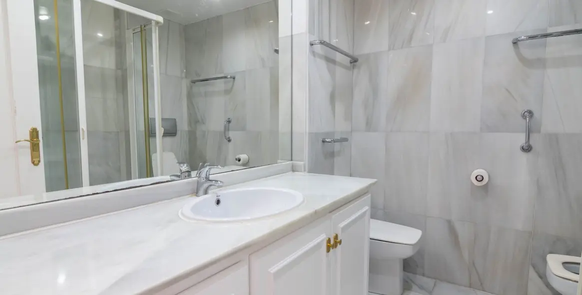 Sale of townhouse in Estepona 30