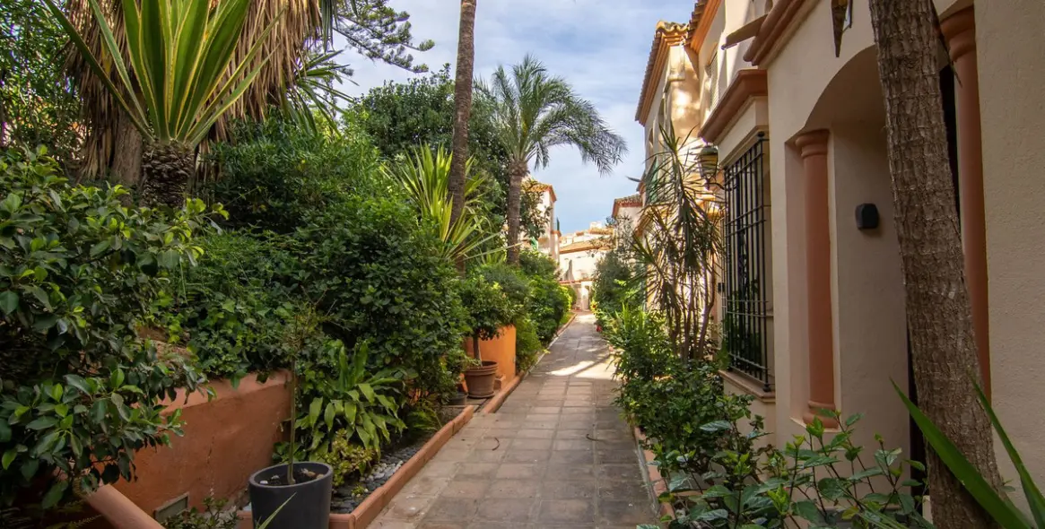 Sale of townhouse in Estepona 54
