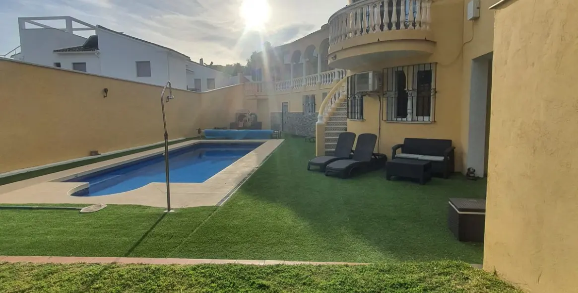 Продажа  отдельно стоящей виллы в El Faro 1