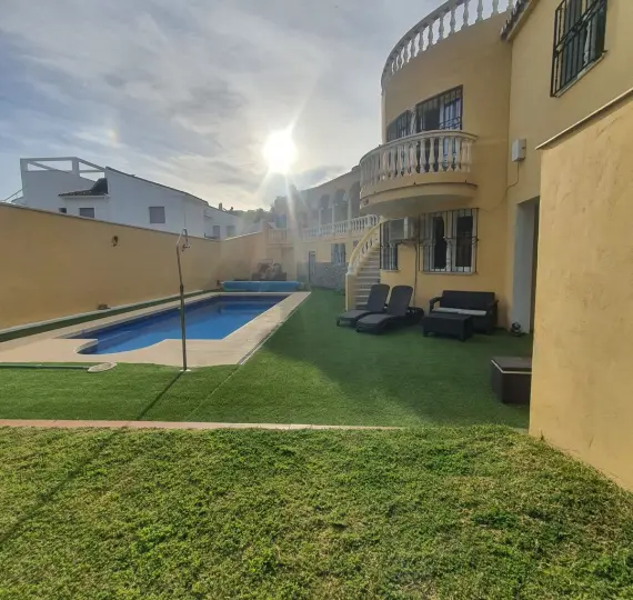 Sale of detached villa in El Faro