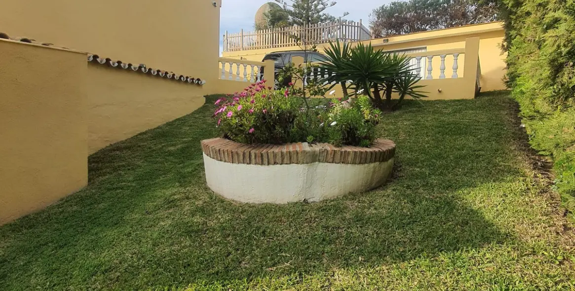 Продажа  отдельно стоящей виллы в El Faro 3