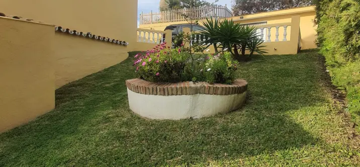 Sale of detached villa in El Faro 2
