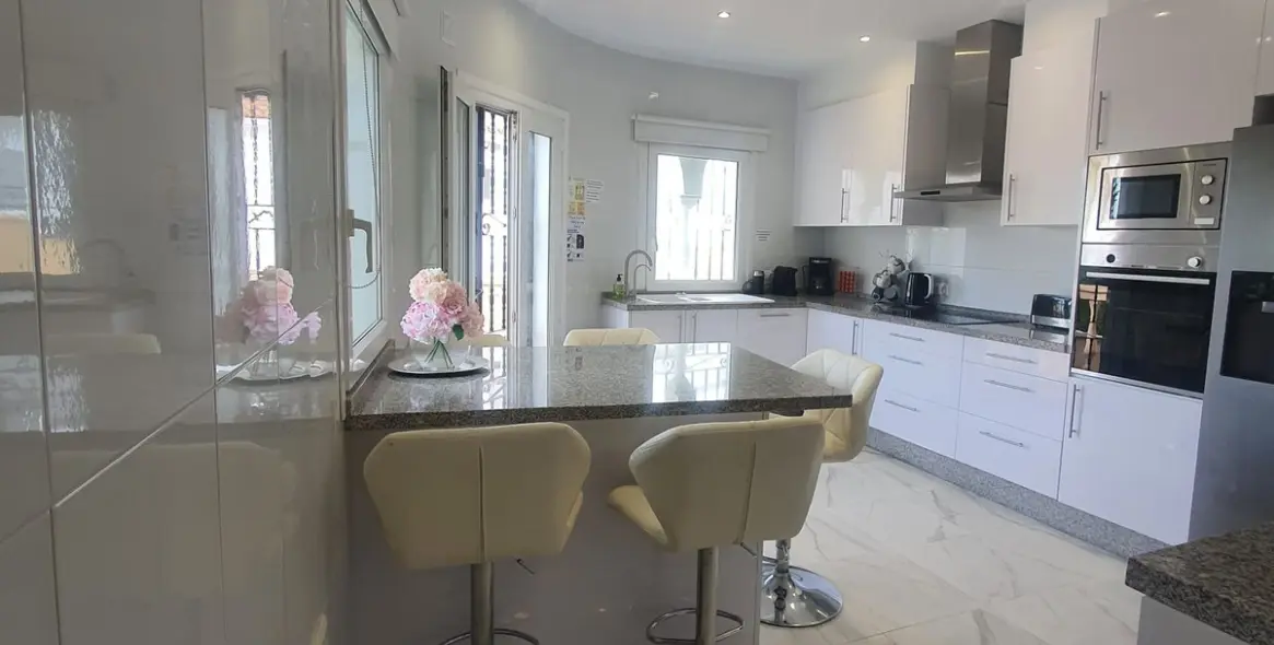 Продажа  отдельно стоящей виллы в El Faro 5