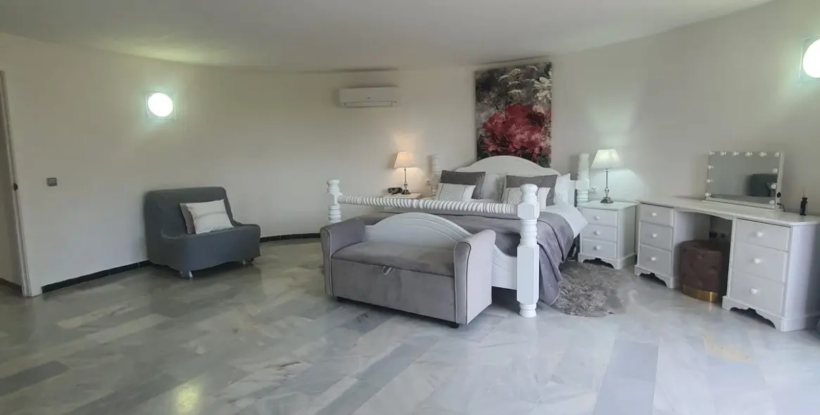 Продажа  отдельно стоящей виллы в El Faro 10