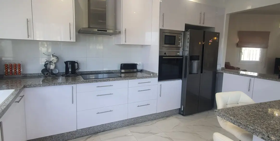 Продажа  отдельно стоящей виллы в El Faro 11