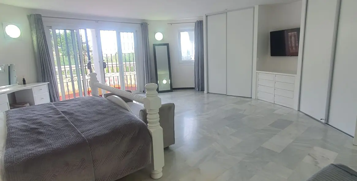 Продажа  отдельно стоящей виллы в El Faro 12