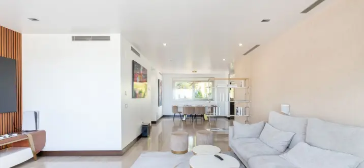 Venta de apartamento en planta media en Benahavís 3