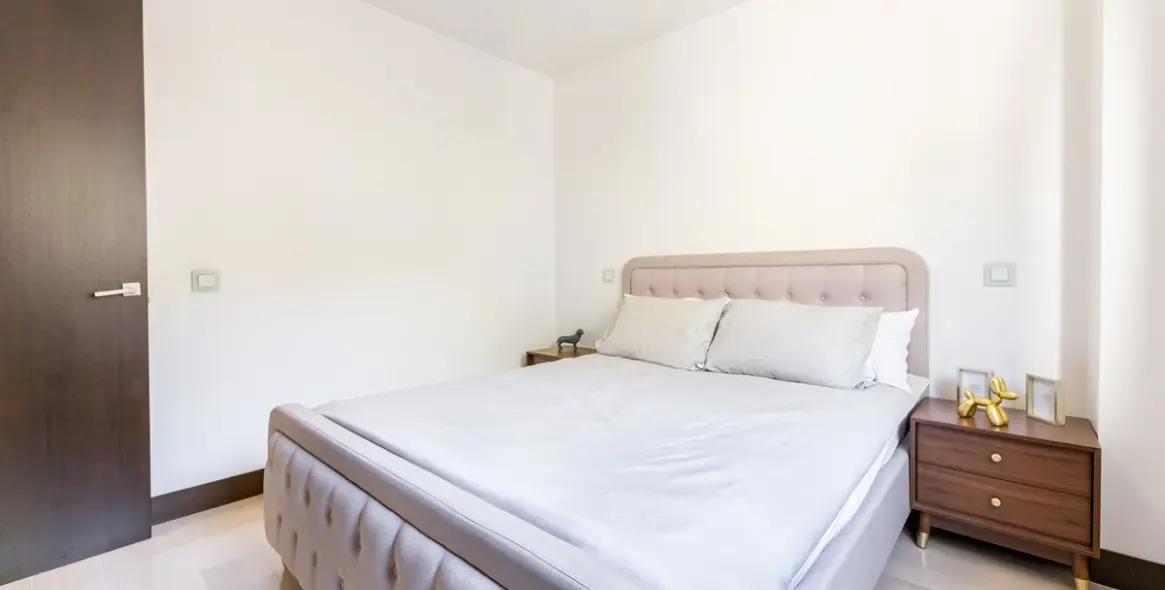 Venta de apartamento en planta media en Benahavís 19