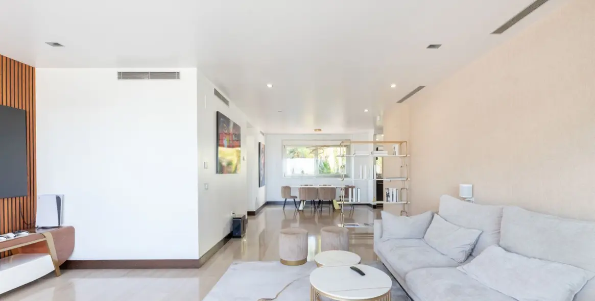 Venta de apartamento en planta media en Benahavís 4