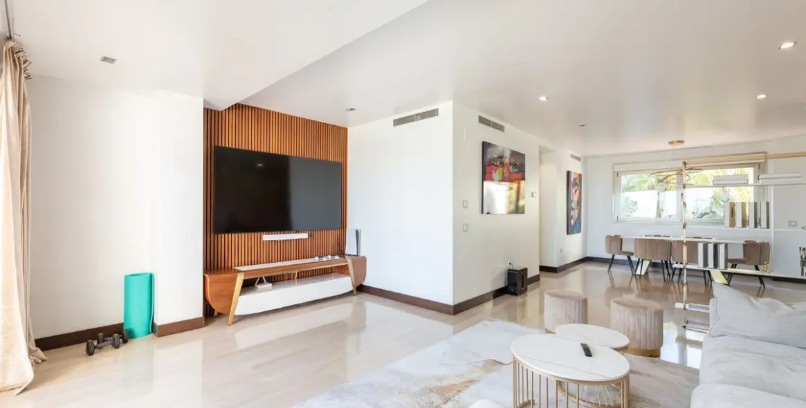 Venta de apartamento en planta media en Benahavís 5