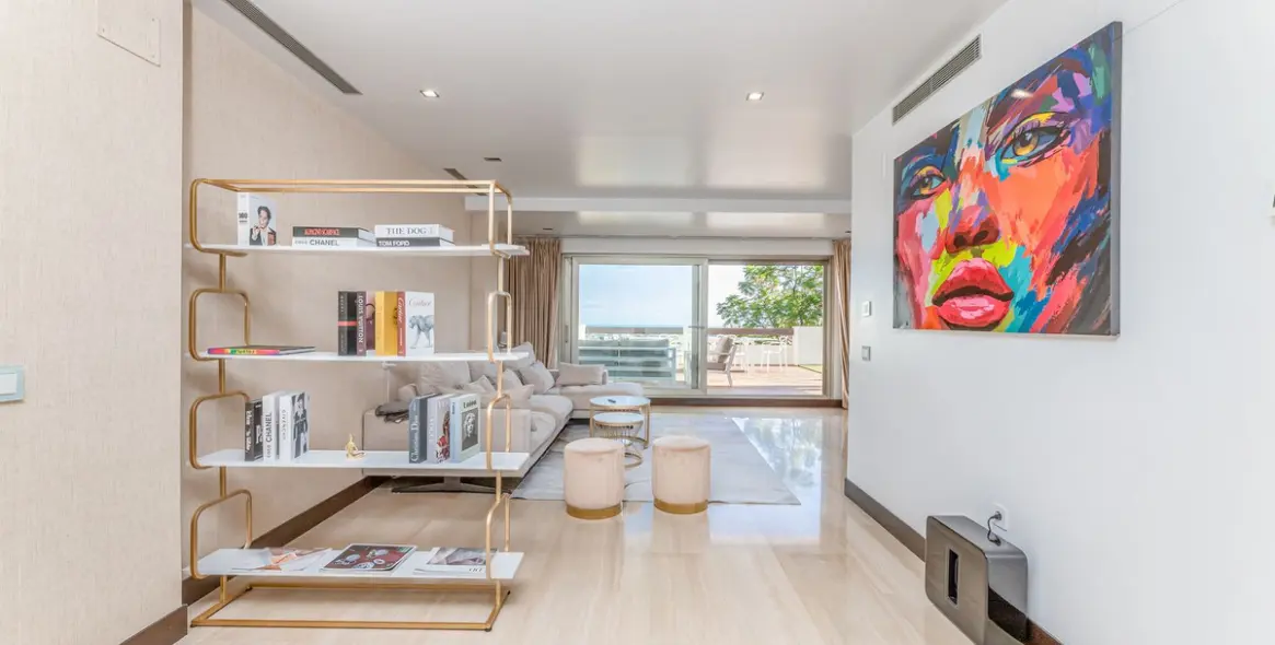 Venta de apartamento en planta media en Benahavís 6