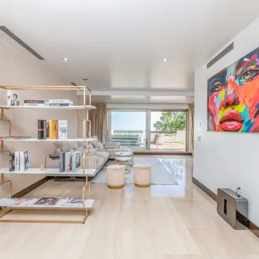 Sale of middle floor apartment in Benahavís