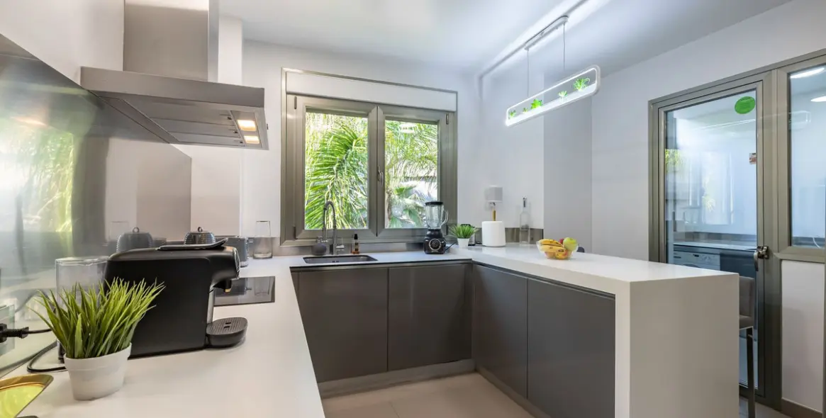 Venta de apartamento en planta media en Benahavís 8