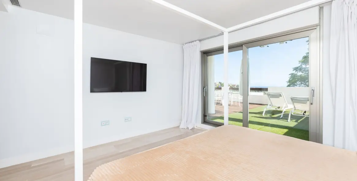 Venta de apartamento en planta media en Benahavís 13