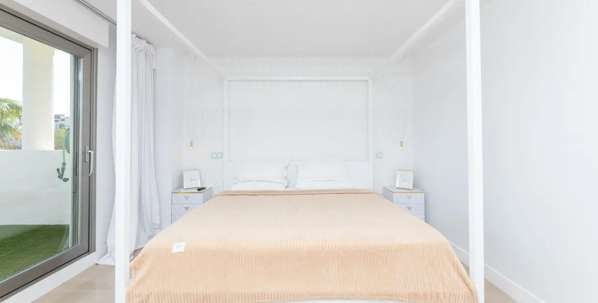 Venta de apartamento en planta media en Benahavís 15