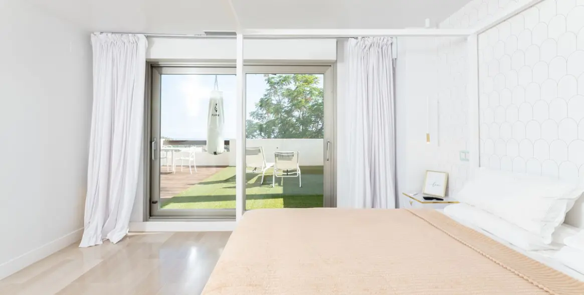 Venta de apartamento en planta media en Benahavís 16