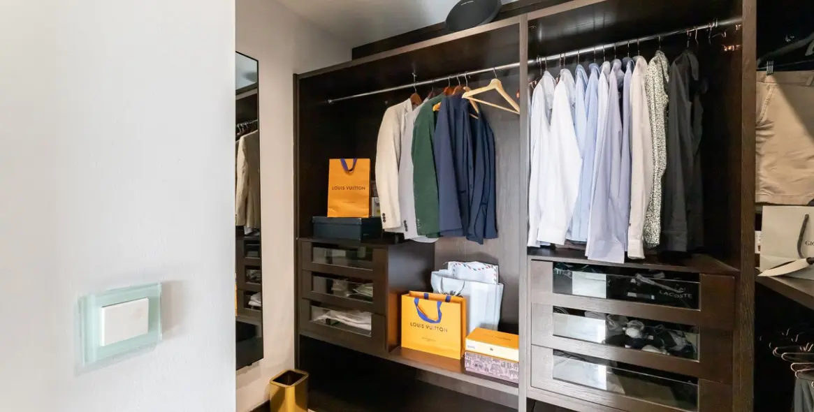 Venta de apartamento en planta media en Benahavís 17