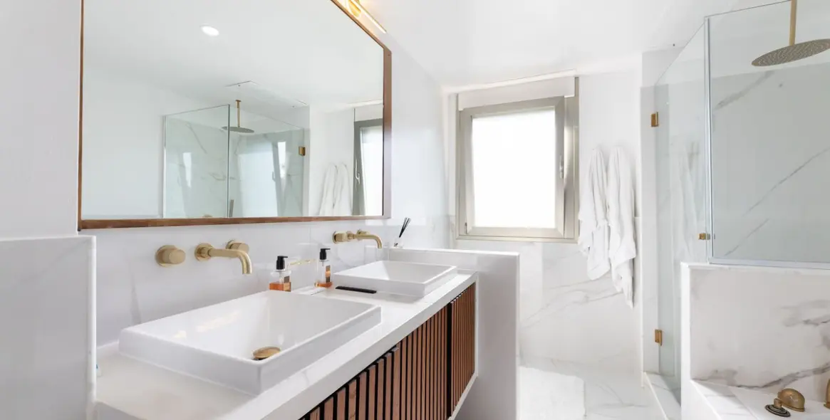 Venta de apartamento en planta media en Benahavís 23